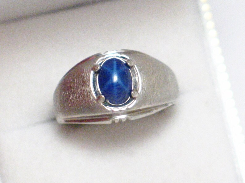 10k white gold ring band Star sapphire blue solitaire gemstone etched shoulders design mens mans womens vintage fine jewelry image 2