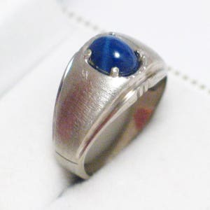 10k white gold ring band Star sapphire blue solitaire gemstone etched shoulders design mens mans womens vintage fine jewelry image 3