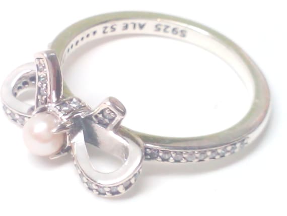 Pandora bow pearl ring best sale