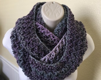 Infinity Scarf,Crochet Scarf,Women Infinity Scarf,Fashion Scarf,Handmade,Warm Soft,Gift,Acrylic yarn but feel like Wool,Chunky winter scarf