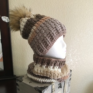 Crochet Beanie Cowl Set: Women&#39;s Winter Knit Scarf with Faux Fur Pompom