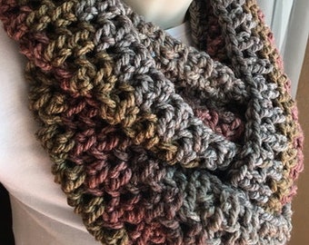 Chunky Infinity Scarf,Crochet Scarf,Women's Infinity Scarf,Fashion Scarf,Handmade,Warm and Soft,Gift,Acrylic/Wool yarn,Chunky winter scarf