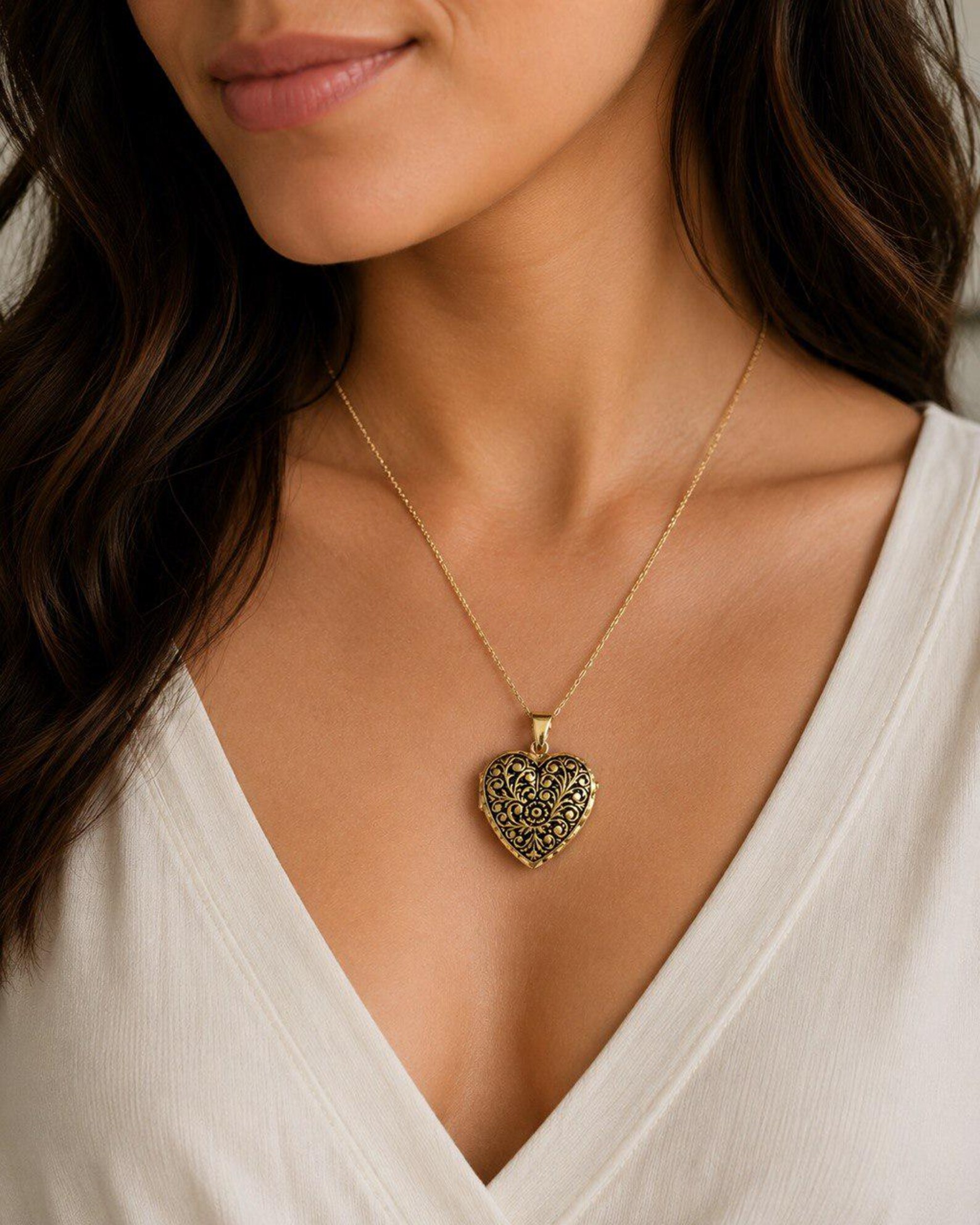Vintage 18K Yellow Gold Heart Locket Pendant Floral Engraved 7.4g 1 ...