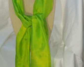 Foulard Habotai vert vif et jaune teint à la main