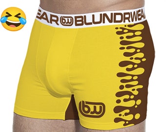 Può includere: Slip boxer gialli con un design a goccia marrone e il testo "BEAR bw BLUNDRWEAR" in vita. Gli slip hanno anche un logo "bw" marrone sul davanti.