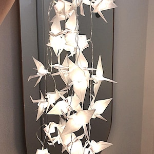 Catena luminosa a forma di gru origami – Catena luminosa decorativa fatta a mano con gru di carta – 20 LED – Bianco caldo – Stile Japandi Boho – Idea regalo