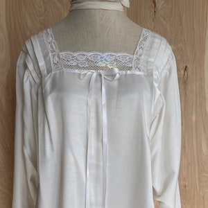 SALE Cuddleskin 1980&#39;s Short Nightgown #222 in white in size PS