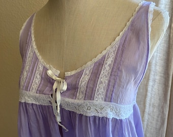 Vintage nachtjapon Zwitserse voile in lavendel, maat S #452