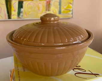 Vintage Stoneware Covered Dish Ribbed USA, tan/pumpkin