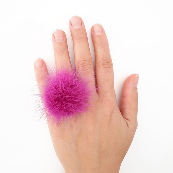 Bague fourrure fuschia, bague pompon vison, bague doigt vison avec cuir véritable.Bague fourrure véritable