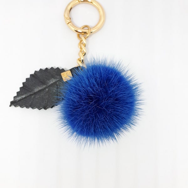 1 MINK POMPOM Bag Charm Keychain avec chaîne et feuille de cuir véritable.