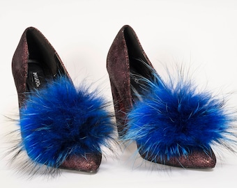 Two Electric blue pompom clips, a pair of fur pompom suitable to clip them in shoes, hats, shirts and more.