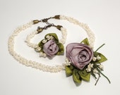 Boda perlas con seda y flores del ganchillo, flores de seda lila, crochet blanco flores, pálido verde, alta calidad, único