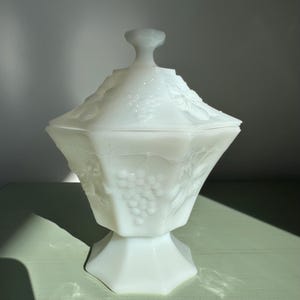Vintage 1950&#39;s Anchor Hocking White Milk Glass Grape Leaves Candy Dish With Lid