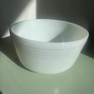 Vintage PYREX Hamilton Beach - Grande tigela de vidro branco leitoso com 3 nervuras para misturar