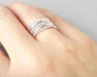 Anillos apilables de plata de ley - Bandas de anillo lisas y con cuentas - Anillos apilables - Hechos a mano - Plata de ley reciclada - Juego de 5