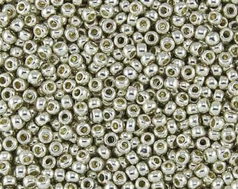 TR-15-PF558 - TOHO Runde Rocailles Größe 15/0 Dauerhaftes Finish Verzinktes Aluminium