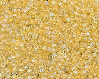 DB053 - Perline Miyuki Delica 11/0: Giallo pallido trasparente AB