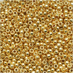 Puede incluir: Una imagen de primer plano de una gran cantidad de pequeñas cuentas redondas de color dorado. Las cuentas tienen un acabado brillante y metálico.