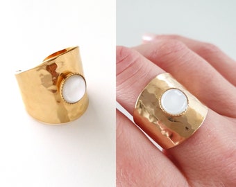 Large mother-of-pearl and 18 carat gold plated ring - High ring hammered gold and mother-of-pearl - Large boho gold ring