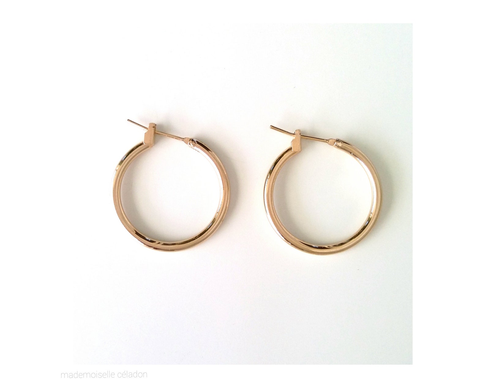 Boucles D'oreilles Créoles Plaqué Or 18K - 20mm - Dormeuses - NEUF Avec étiquettes - Style Femme