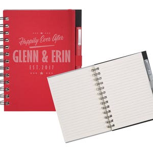 Paquete de diario personalizado - encuadernado en espiral, páginas forradas, cuero sintético, incluye bolígrafo, grabado láser - regalo personalizado, juego estacionario,