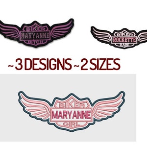 Könnte beinhalten: Drei gestickte Patches mit geflügelten Designs. Die Patches zeigen den Text "Biker Maryanne Bitch", "Biker Rockette Babe" und "Biker Maryanne Girl".
