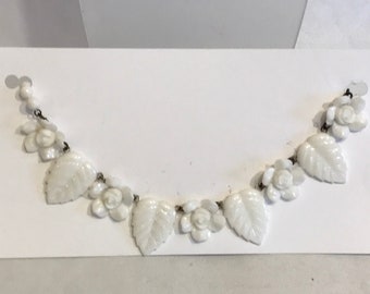 Vintage Deadstock New Old Stock 1950's / 60's White Novelty Rose & Leaf Necklace