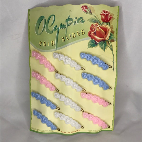 1 carte de 12 barrettes coeurs blancs, roses et bleus d'invendus d'époque des années 1950 Petites barrettes Olympia en plastique