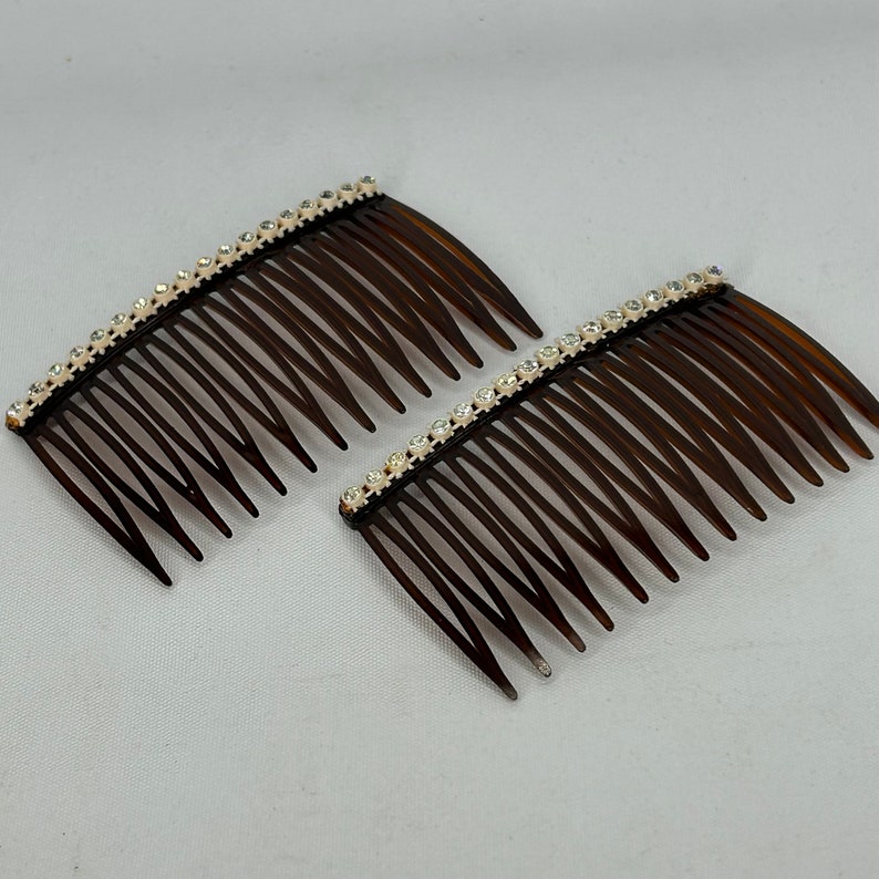 Vintage 1950s Pair Of Decorative Rhinestone Shorty Combs New Old Stock Hair Comb Slide image 3