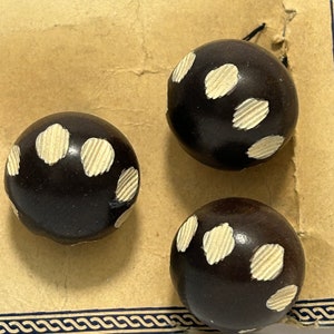 3 x 21 mm Boutons boule en bois marron et beige, véritables années 40, neufs, blanc NBGD530