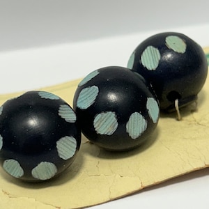 3 x 21mm Boutons boule en bois bleu Véritable vintage des années 1940 New Old Stock Blanc NBGD531