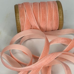 10 Yard Roll Of 1950s - 60&#39;s True Vintage Bright Peachy Pink Rayon Velvet Ribbon Super Quality 13mm