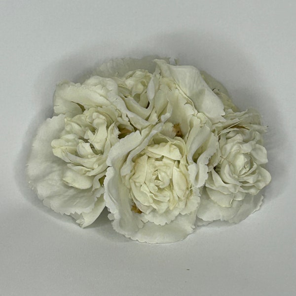 Witte hortensia met witte vintage rozenarrangement buigzame haarclip