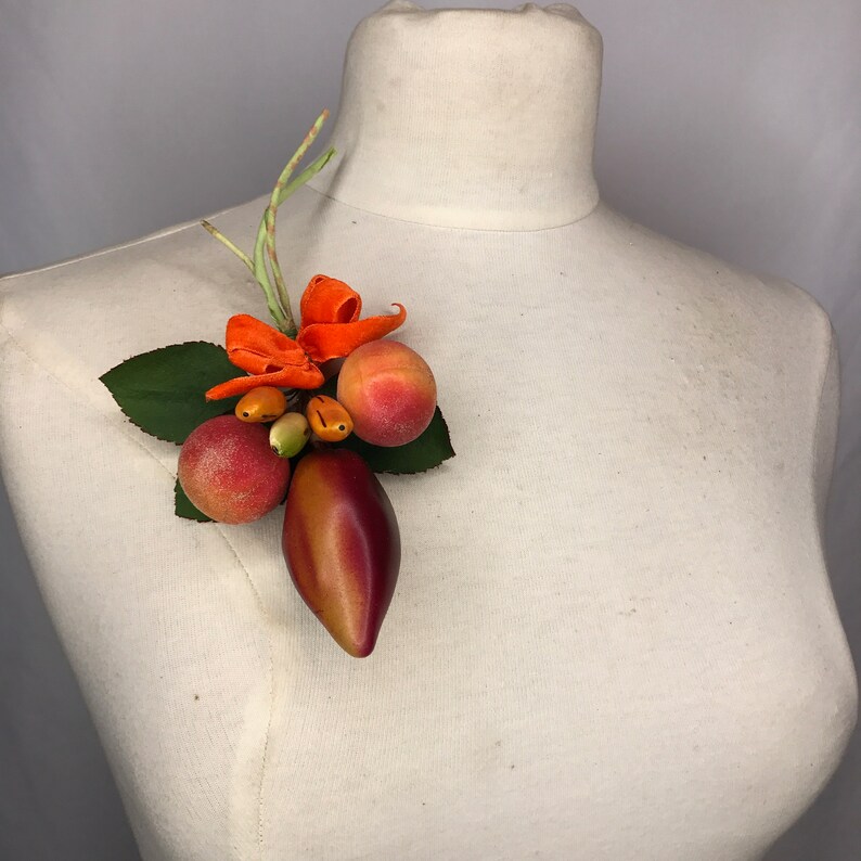 TRUE Directly managed store Vintage Millinery Celluloid Peach Fruit Corsag Pin Bombing free shipping Papaya