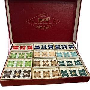 Incrível Vintage 1940 - 1950 Completo Newey's Dress Match Colorido Snap Fastener Gabinete Caixa de Exposição Varejista Botões de Pressão Item de Colecionador