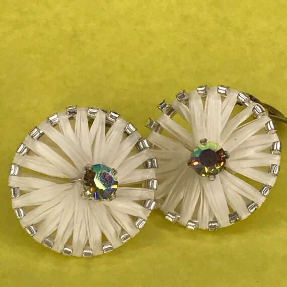 1950/'s Vintage New Old Stock Raffia and Aurora Borealis Rhinestone Earrings /& Brooch Set