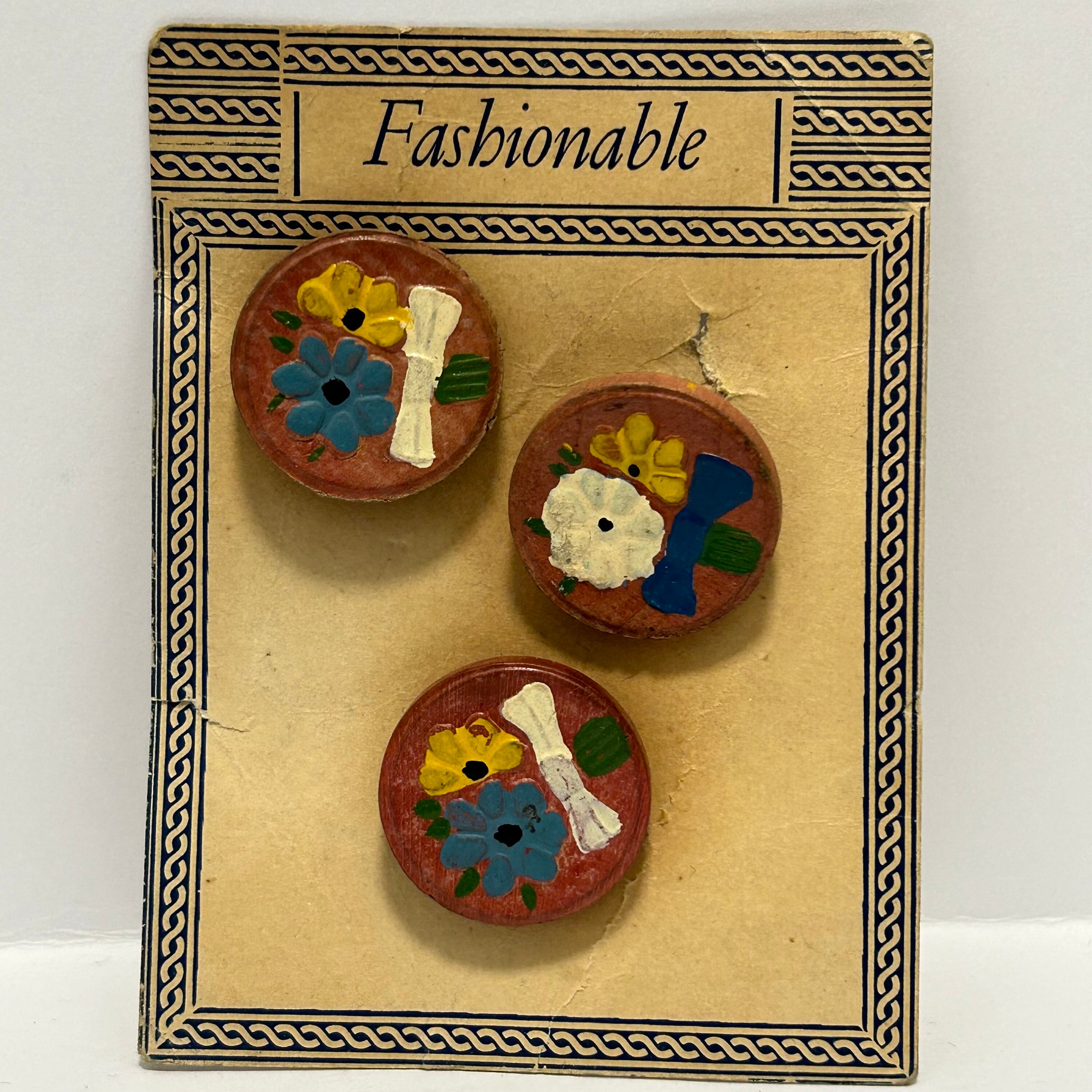 1940's 3 X Flower Novelty Hand Painted Red Wooden Buttons 22mm