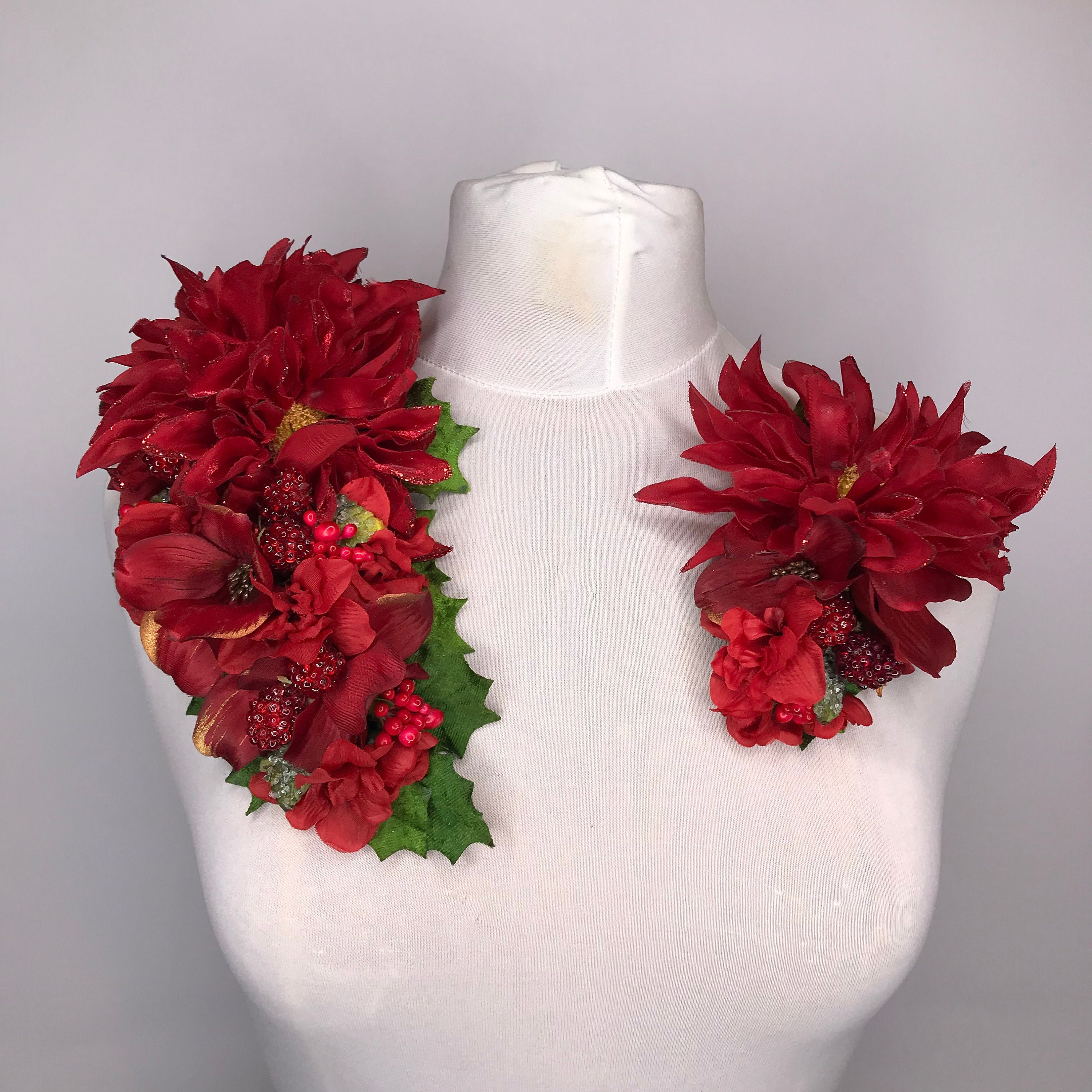 Broche Belle Époque Dentelle Florale Lys Sertie De CZ Rouge - Rhodié, Sans Marque