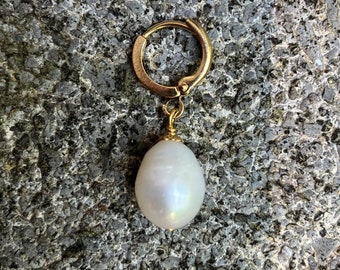 Single Earring with a White Freshwater Pearl Drop, Gold or Silver Plated, Multiple Sizes of Pearl Available. One Earring, Not a Pair.