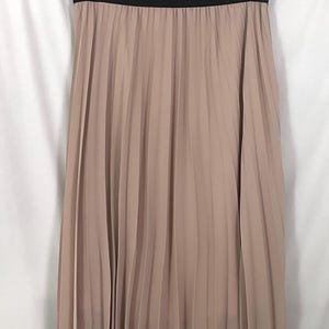 LELIS -taupe colored georgette pleated skirt -size M