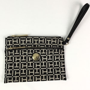 NWOT-Tommy Hilfiger wristlet
