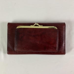 NWOT-Clutch Mundi de piel color burdeos