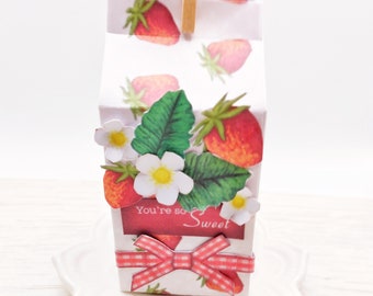 Coffret cadeau vide sur le thème des fraises, coffret cadeau en carton de lait, coffret cadeau pour elle, anniversaire sur le thème des fraises, fête sur le thème des fraises,