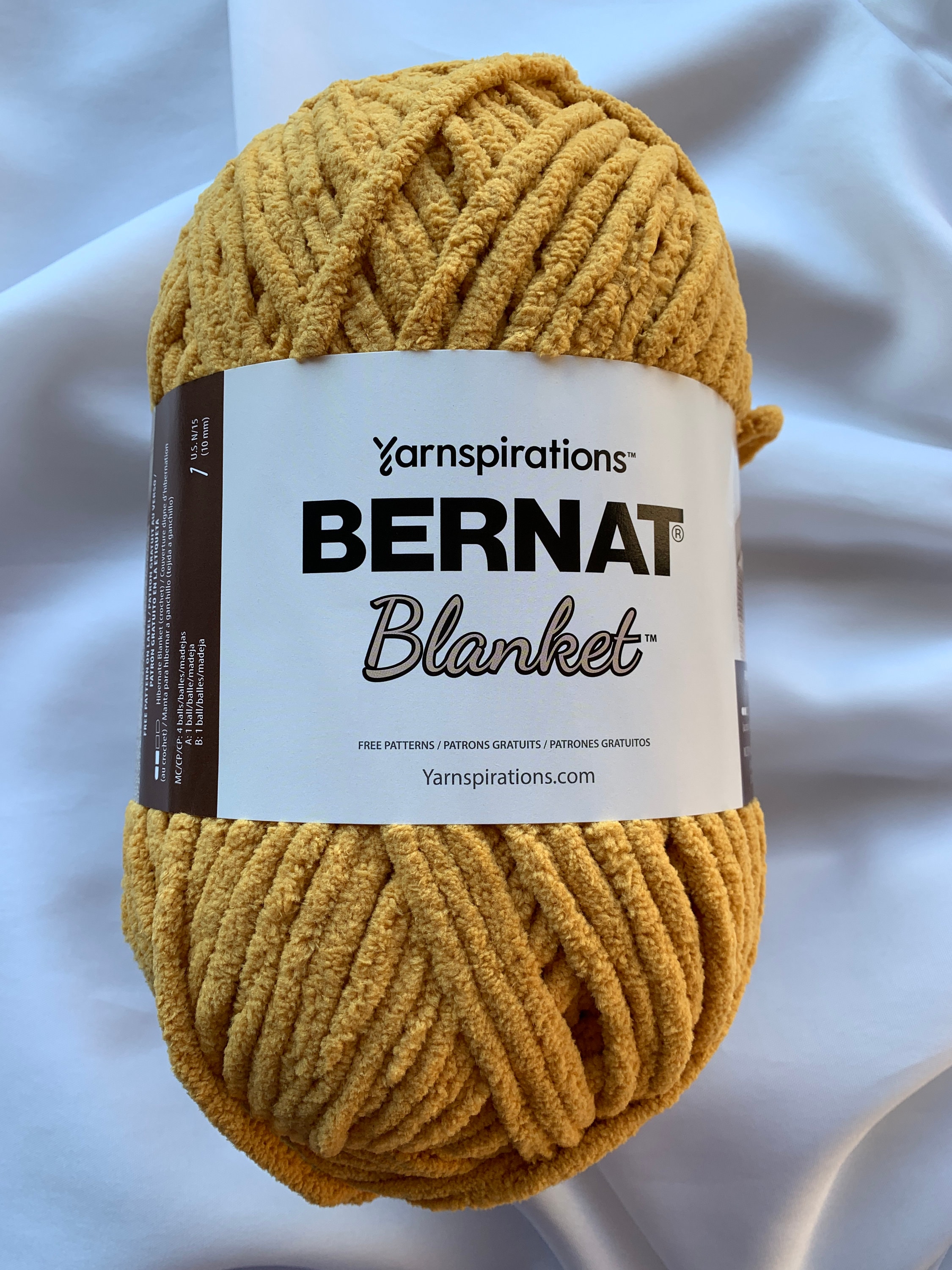 Bernat Blanket Extra Chunky Chenile Acrylic Yarn - 2 Pack of 300g/10.5oz #7 Jumbo Heavyweight Yarn for Knitting and Crocheting, Amigurumi, Thick