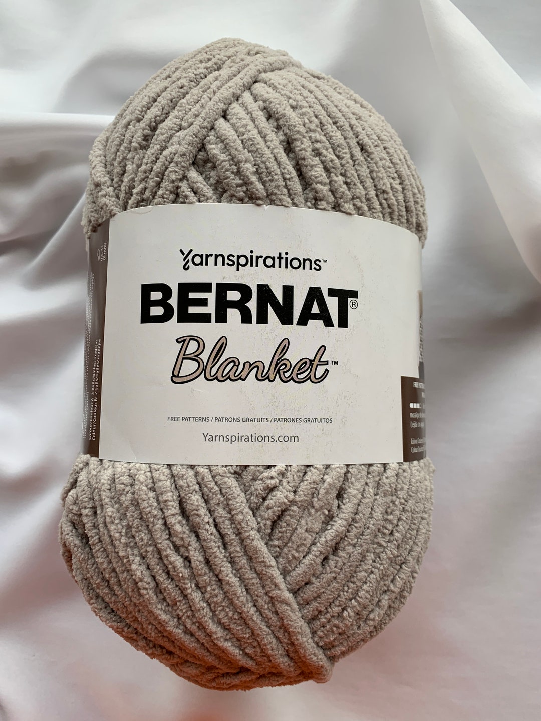 Bernat Blanket Brights Royal Blue Yarn - 2 Pack of 300g/10.5oz - Polyester - 6 Super Bulky - 220 Yards - Knitting/Crochet