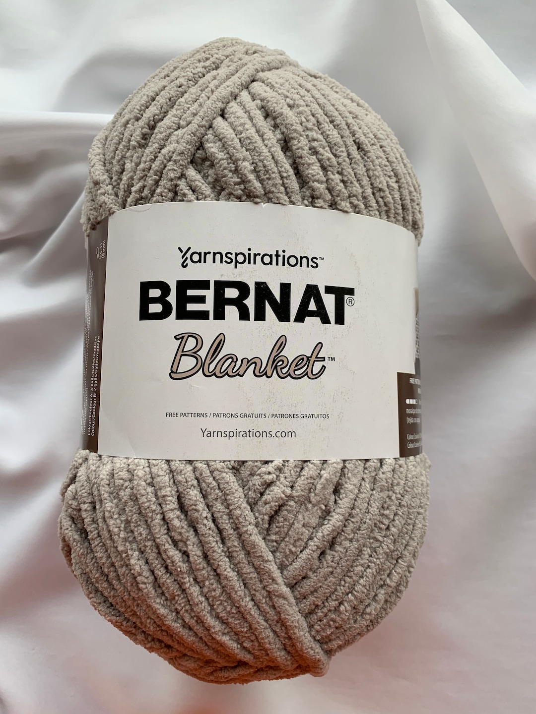 Sea Gull Gray 10931 Bernat Blanket 10.5 Oz 220yds300g Super Bulky 6 Crochet knitting Yarn Supply