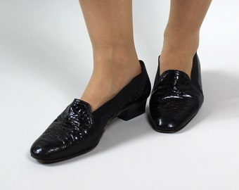 Vintage Black Patent Leather Loafers. Casual Low Heel Penny Slin Ons Shoes 38.5 (EUR) / 6 (UK) / 8 (US)