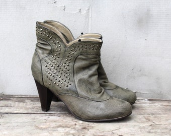 90s Khaki Studded Warm Fur Insole Leather Ankle Boots, Grunge Winter High Heel Boho Italian Shoes, 38 (EU) / 5 (UK) / 7 (US)