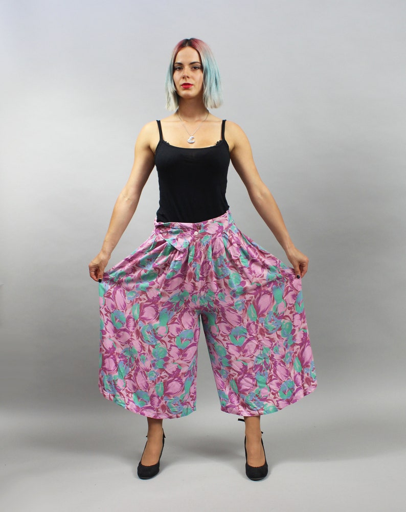 90s Boho Palazzo Pants. Purple Culottes. Abstract Floral Print Baggy Pleated Skorts. Vintage Baggy High Waist Trousers. S Small image 1